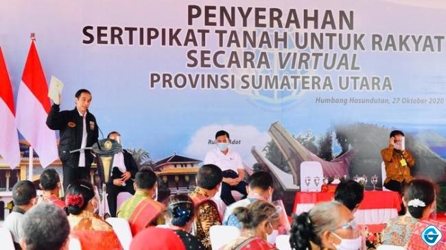 Jokowi Serahkan 22.007 Sertifikat Hak Atas Tanah di Humbang Hasundutan