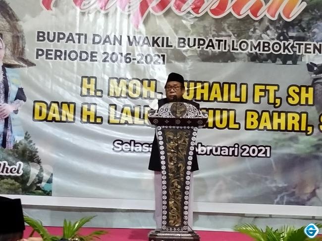 H. Moh. Suhaili FT, "Bapak Pembangunan Lombok Tengah" Meneteskan Air Mata Perpisahan