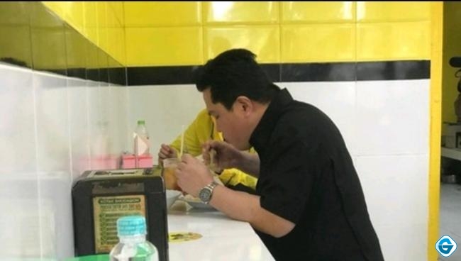 Menteri BUMN Makan Siang di Warteg. (Foto: detik.com)