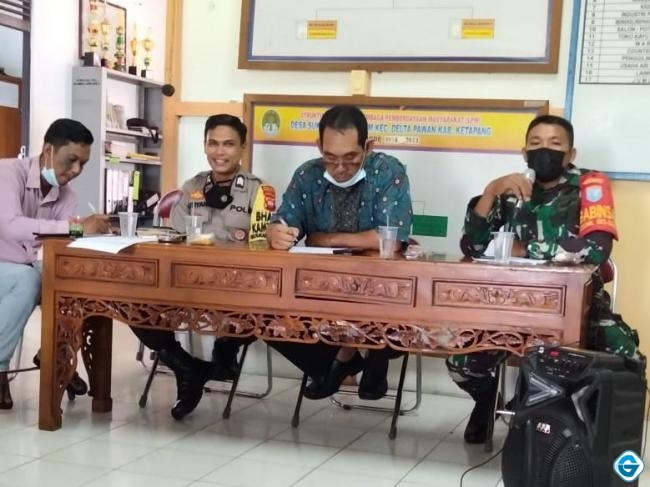 Babinsa Sukabangun Dalam Laksanakan Rakoor Dan Evaluasi Satgas PPKM Mikro.