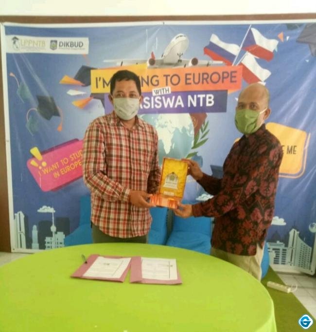 SMAN 1 Jonggat Tandatangani Kontrak Kerjasama Dengan LPPNTB, Sukseskan Program 1000 Cendikia 