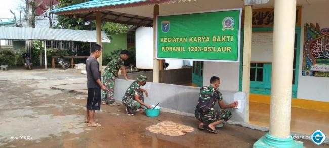 Melalui Karya Bakti TNI  Koramil Sungai Laur Beri Rasa Hikmat Dalam Beribadah. 