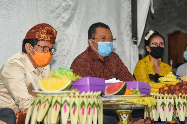 Gubernur NTB, Dr. H. Zulkieflimansyah Berdialog Dengan Warga Umat Hindu di Geria Batu Bolong, Pagesangan Selatan, Mataram, Sabtu (17/10)
