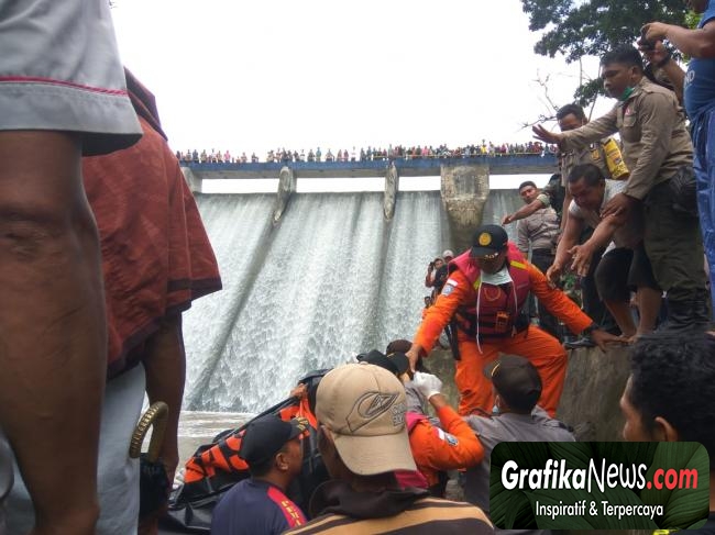 Satu Korban Tenggelam di Bendungan Surabaya Berhasil di Evakuasi