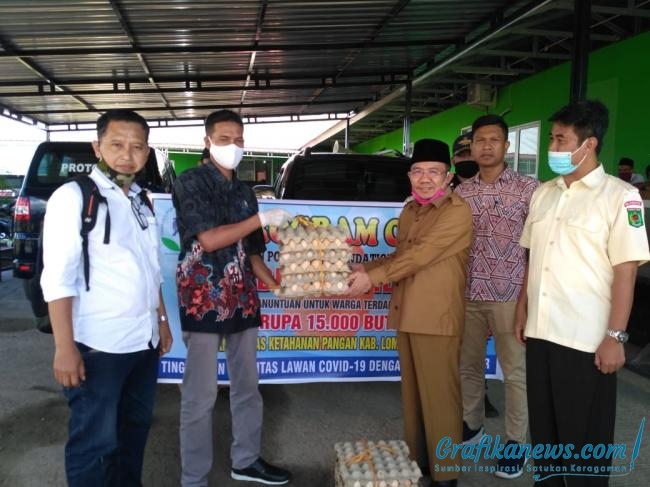 Bupati KLU, Dr. H. Nazmul Akhyar Menerima Bantuan Kemanusiaan  Dari PT. Charoen Pokphand Jaya Farm