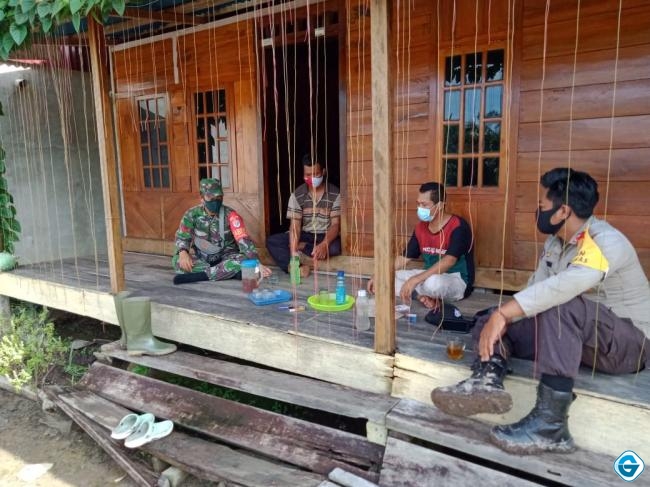                                                             Pupuk Kemanunggalan TNI - Rakyat Babinsa Sungai Sepeti Terus Laksanakan Pembinaan Teritorial.