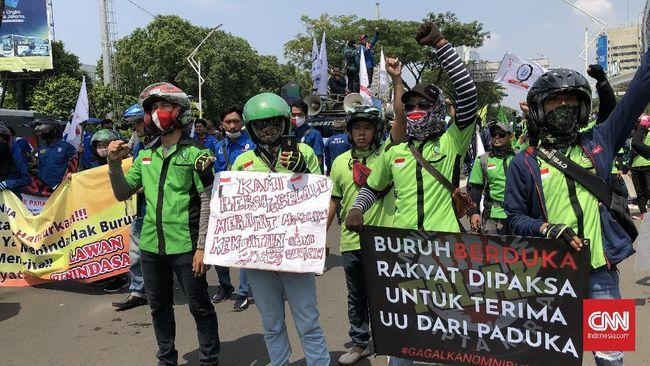 Hari Ini, Buruh Kembali Demo Tolak Omnibus Law di Depan Istana