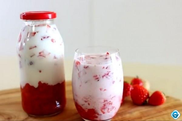 Cara Membuat Fresh Strawberry Milk ala Korea, Yummyyy
