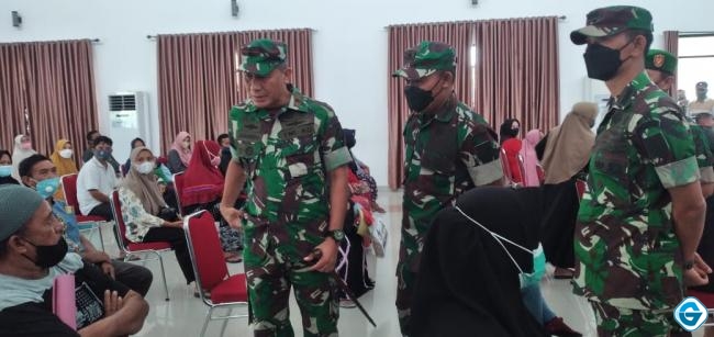 Korem 133/NW Salurkan Bantuan Program BTPKLWN TNI Kepada Warga Kecamatan Tibawa dan Pulubala