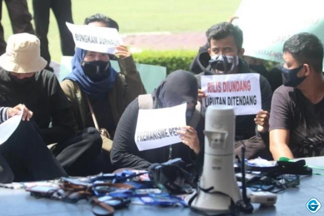 Dokumentasi wartawan di Kota Bontang saat aksi menolak kekerasan di Mapolres Bontang, Rabu (14/10/2020). Foto dokumentasi.  (Banjarhits)