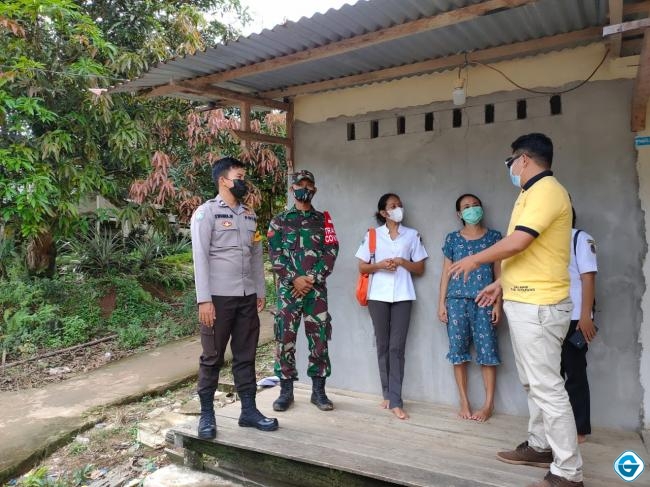 Tak Bosan TNI-Polri Bersama Satgas PPKM Mikro Desa Semandang Kanan Berpatroli sampaikan Prokes
