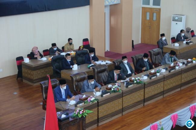 Rapat Paripurna, DPRD Kabupaten Lombok Tengah Dengarkan Penyampaian Pidato Perdana Bupati