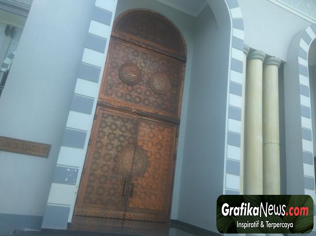 Pintu Bagian Depan Masjid Agung Lombok Tengah