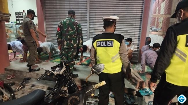 Jelang Pergantian Tahun, TNI-Polri Loteng Gencar Laksanakan Operasi Yustisi Covid-19 