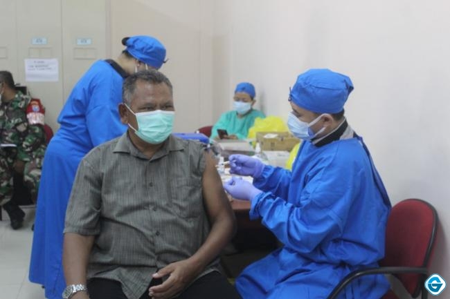 Dukung program pemerintah, Purnawirawan dan Warakawuri TNI Terima Vaksinasi Tahap Pertama