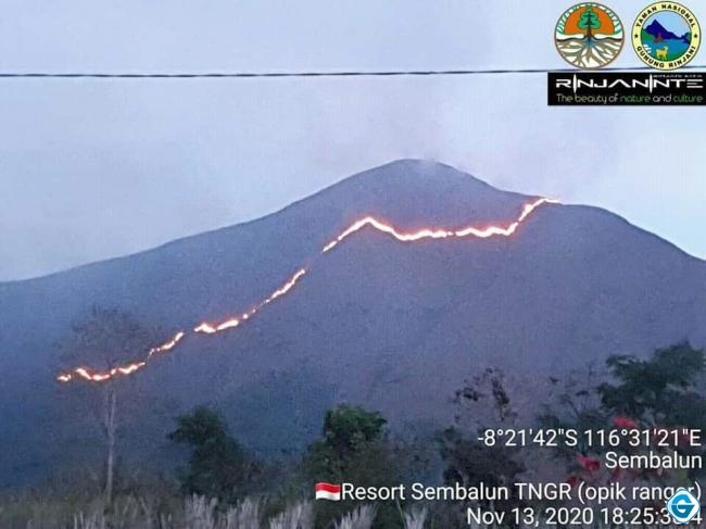 Bukit Anak Dara Sembalun Terbakar.