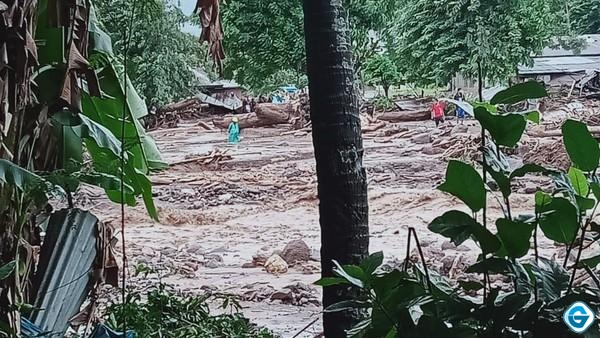 Banjir bandang di Flores Timur. (Foto: istimewa)