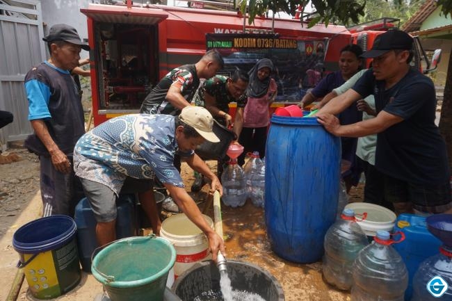 Krisis Air Bersih, Kodim Salurkan 12.000 Liter ke Desa Pesalakan 
