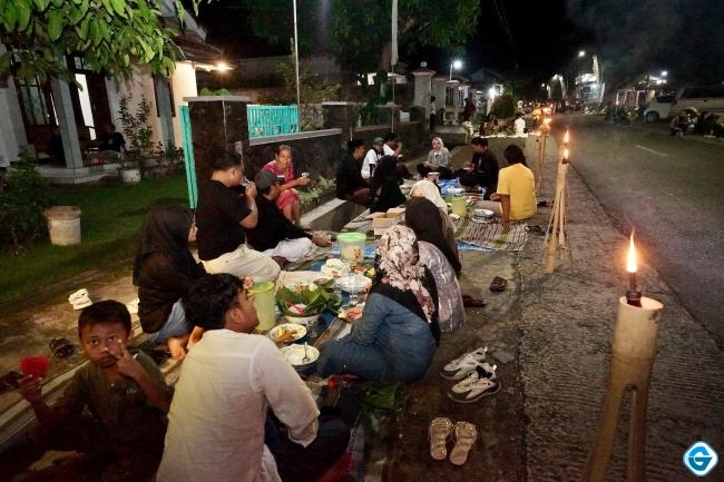 Ribuan Orang Ramaikan Tumpeng Sewu Desa Adat Kemiren Banyuwangi 