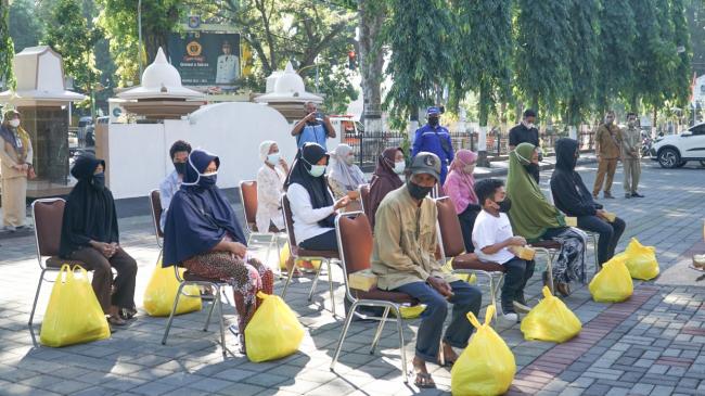 Penyerahan Bantuan Sosial PPKM Darurat Kota Mataram