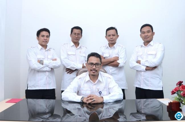 Foto: Kabag Hukum Setda Lobar, Ahmad Nuralam SH MH Bersama Anggota Staff Bagian Hukum Setda Lobar. 