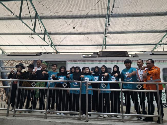 Raih Senyum Ceria Anak-Anak, KAI Daop 7 Madiun Ajak Anak Disabilitas Naik Kereta Gratis dan Unjuk Bakat