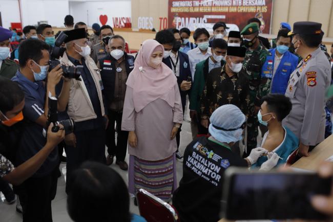 Wagub Ntb Mahasiswa Pelopor Intelektual Gerakan Vaksinasi Dan