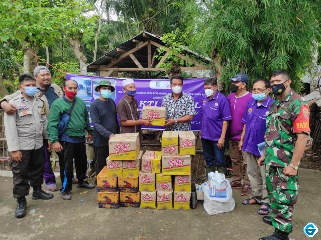 Dinas Pertanian dan PDHI NTB Gelar Bakti Sosial Pelayanan Kesehatan Hewan Terdampak Banjir di Lombok Barat