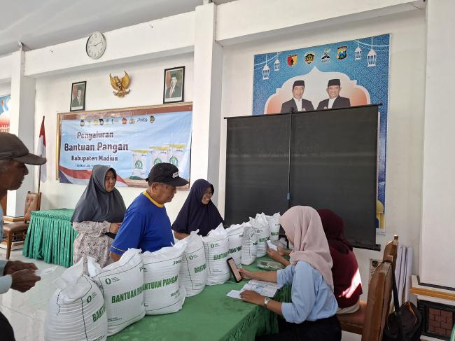 Bulog Madiun Tuntas Salurkan Bantuan Pangan di Kabupaten Madiun Lebih Cepat dari Target