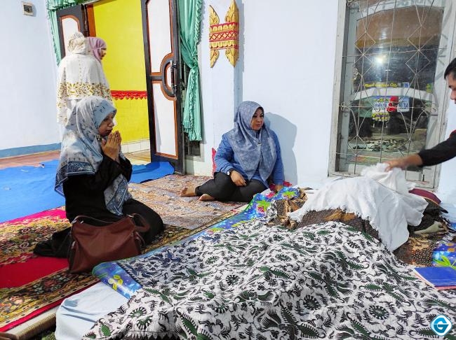 Wabup UNA Takziah ke Rumah Duka Dalang Kondang Wayang Sasak Lalu Nasib AR