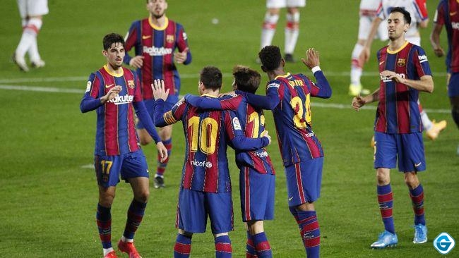 Barcelona akan menjamu PSG di leg pertama 16 besar Liga Champions. (REUTERS/ALBERT GEA)