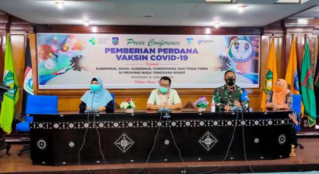 Setelah Divaksin, Gubernur NTB Yakinkan Vaksin Aman dan Halal