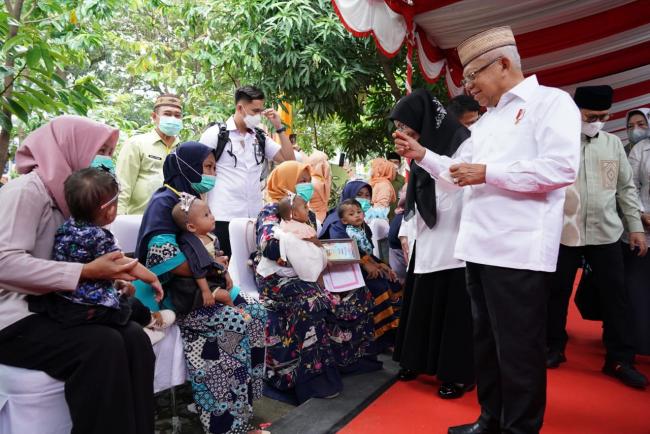 Pangdam XIII/Merdeka Dan Danrem 133/NW Dampingi Kegiatan Wapres RI Melaksanakan Peninjauan Progess Penanganan Stunting Di Posyandu Kayubulan