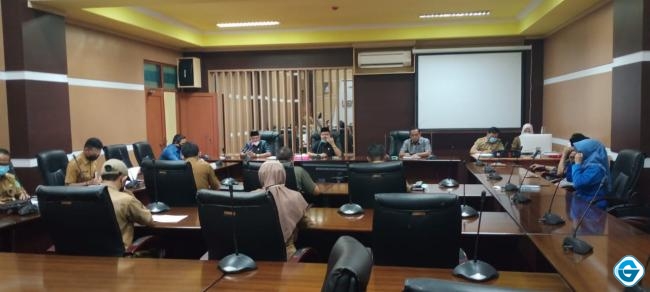 Rapat Gabungan di Ruang Rapat Komisi I DPRD Tanbu