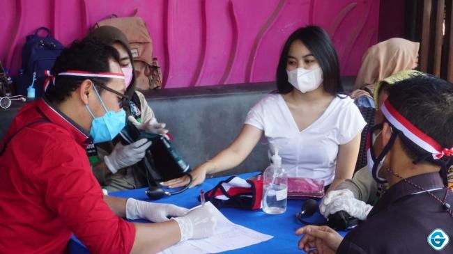300 Vaksinasi Presisi Merdeka Untuk Pelaku Wisata di Senggigi