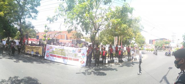 Gebrakan Pembagian Masker Menjelang Peraturan Daerah No. 7 tahun 2020