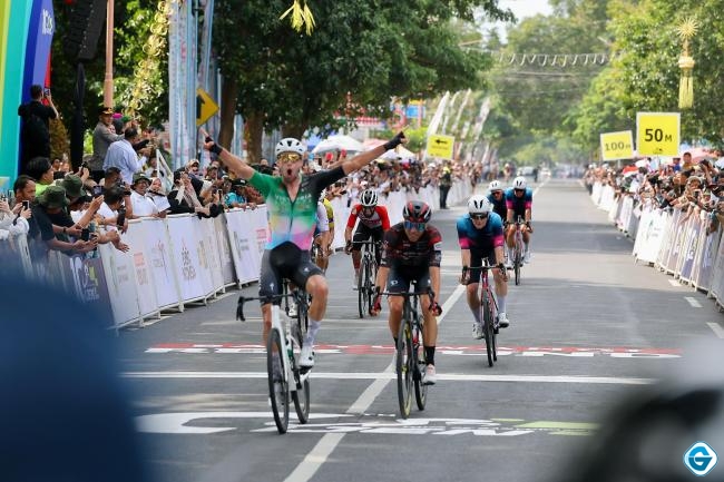 Jeroen Meijers Menang Dramatis di Etape Pertama Tour de Banyuwangi Ijen 2025