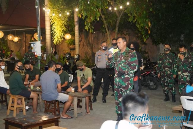 Tak Kenal Lelah Danrem 162/WB Pimpin Patroli Gabungan Susuri Titik Ramai di Mataram 