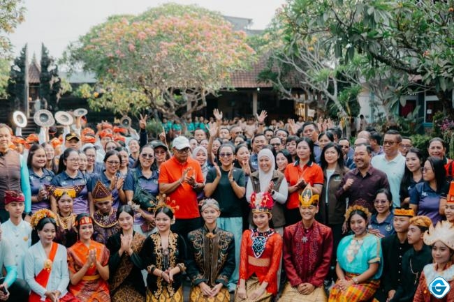 lindungi-anak-dari-risiko-digital-meutya-hafid-ajak-keluarga-bangun-kebiasaan-di-luar-layar