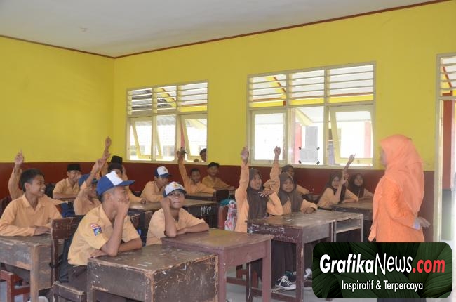 Suasana Kegiatan Belajar Mengajar di SMPN 3 Gunung Sari