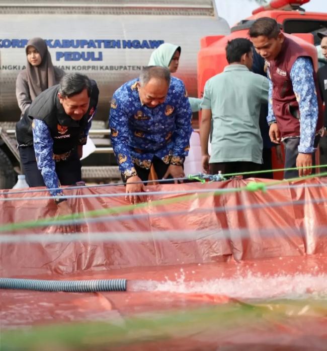 Saat Kemarau Retakkan 28 Dusun di Ngawi, KORPRI Ngawi Gercep Tangani Krisis Air
