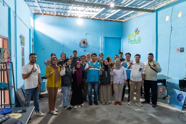 PLN UIP Nusra dan Komunitas Gelisah Dorong Sampah Plastik Jadi Produk Bernilai Ekonomi