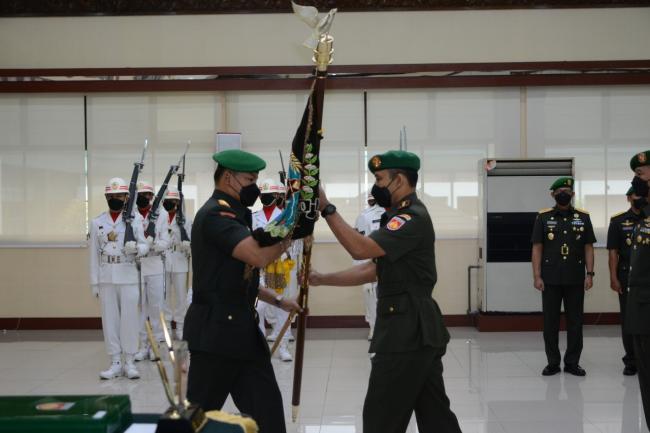 Pangdam IV/Diponegoro Mayjen TNI Widi Prasetijono Pimpin Sertijab Komandan Korem 073/Makutarama 