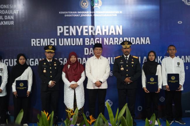 Kakanwil Kemenkum NTB Hadiri Penyerahan Remisi HUT RI Ke-81 di Lapas Lombok Barat