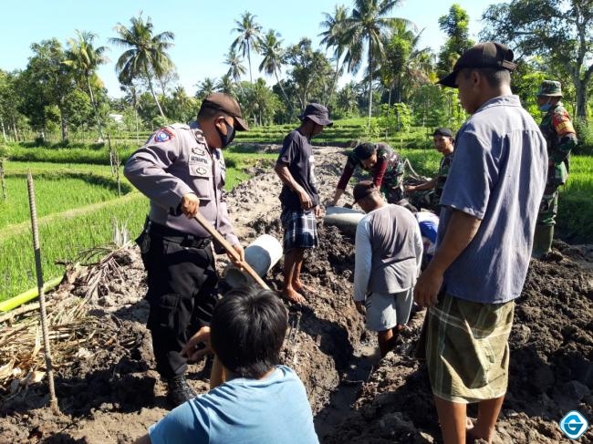 Sinergitas TNI-Polri Bersama Masyarakat Desa Bunjeruk | ist