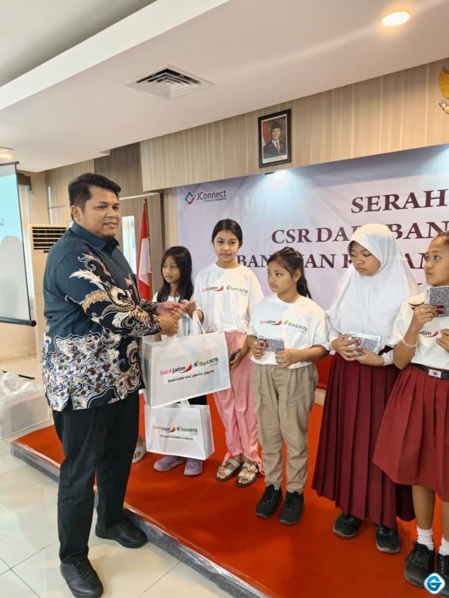 Wujud Sinergi dan Kepedulian Sosial, Bank Jatim Bersama Bank NTB Syariah dan IZI Salurkan Bantuan Kacamata Gratis bagi Pelajar di Jawa Timur