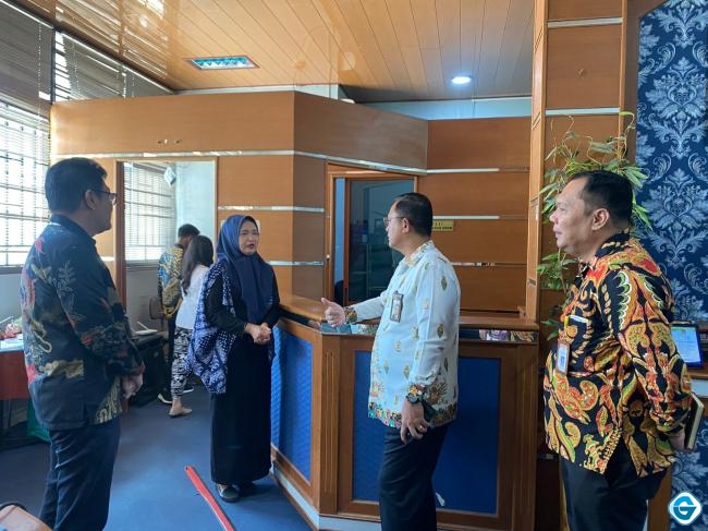 Ombudsman Kepri Pantau Pelayanan Publik di Lubuk Baja: Soroti Masalah Sampah hingga Potensi Longsor