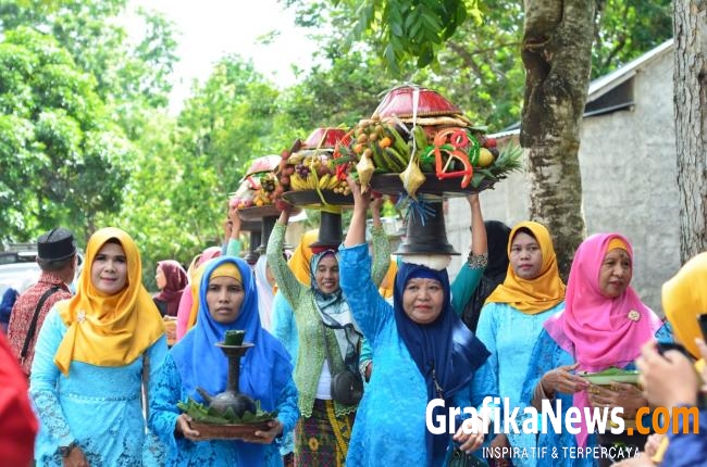 Lestarikan Tradisi, Desa Nyurlembang Lombok Barat Gelar Festival Mini Berapek Dulang Ganggas