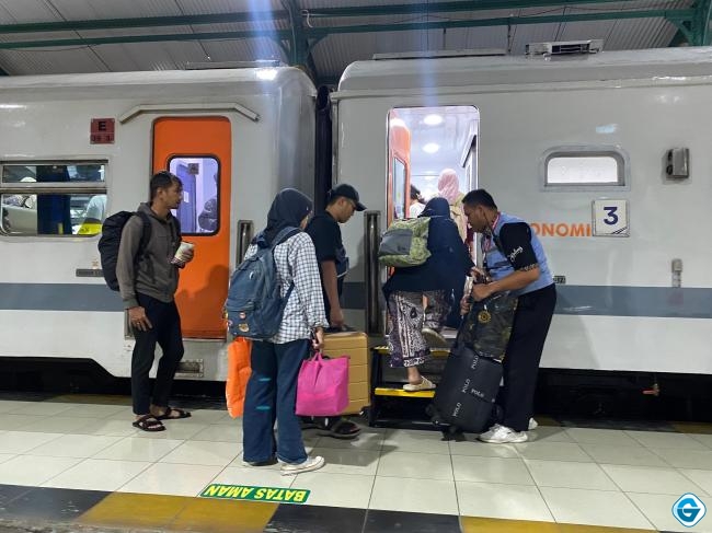 Berburu Tiket Liburan Sekolah : 5.310 Tiket KA Diskon 30% Ludes, KAI Daop 7 Sebut Stok Masih Aman