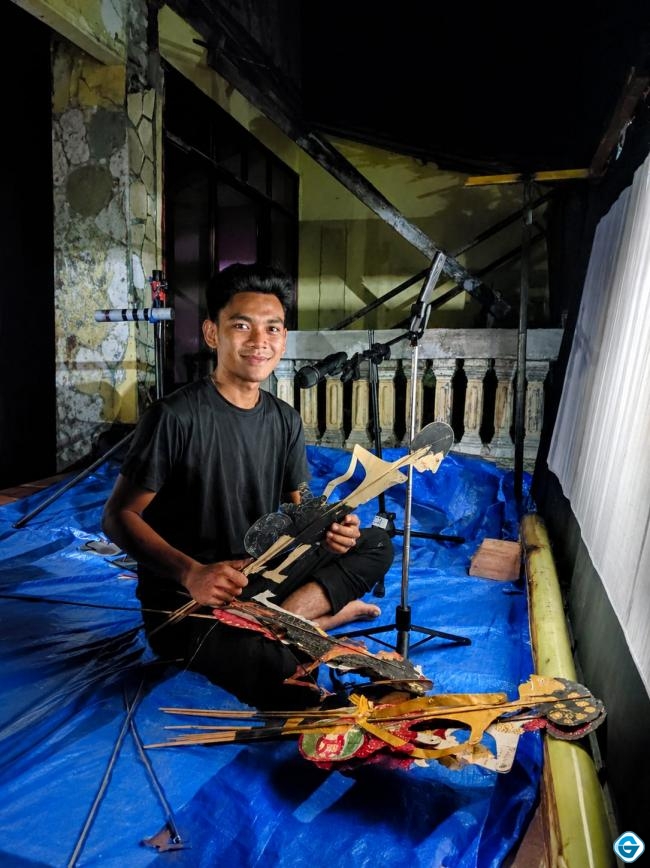 Zaman Boleh Digital, Tradisi Tak Boleh Mati: Ishak Lanjutkan Warisan Maestro Wayang Gerung